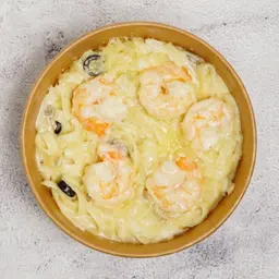Shrimp Fettuccine In White Sauce